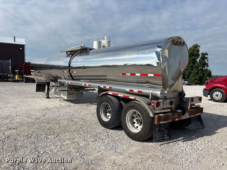 image for item DV4391 1994 Bar-Bel Fabricating Co. pneumatic dry bulk trailer