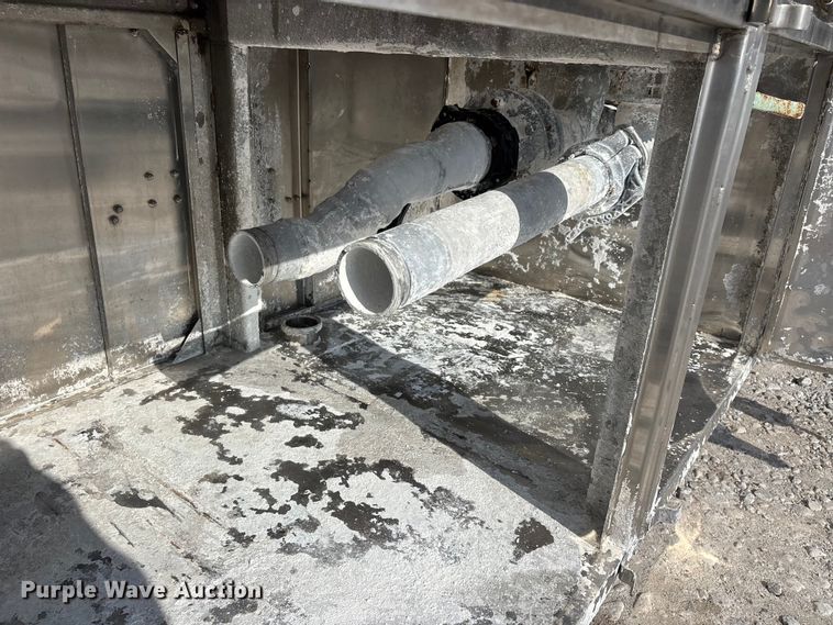 image for item DV4391 1994 Bar-Bel Fabricating Co. pneumatic dry bulk trailer