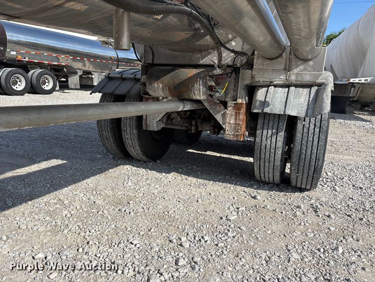 image for item DV4391 1994 Bar-Bel Fabricating Co. pneumatic dry bulk trailer