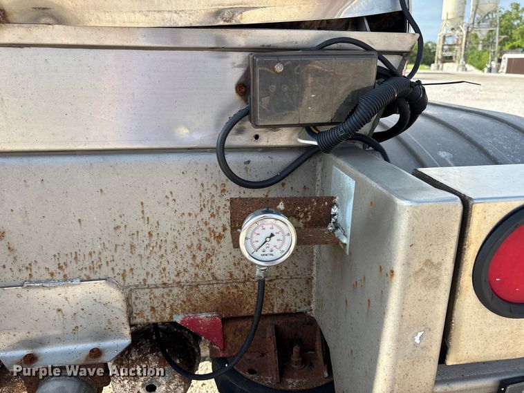 image for item DV4391 1994 Bar-Bel Fabricating Co. pneumatic dry bulk trailer