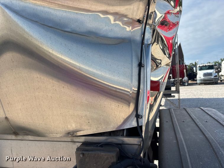 image for item DV4391 1994 Bar-Bel Fabricating Co. pneumatic dry bulk trailer