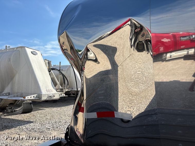 image for item DV4391 1994 Bar-Bel Fabricating Co. pneumatic dry bulk trailer
