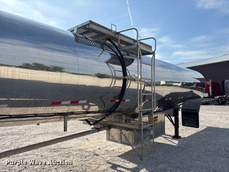 image for item DV4391 1994 Bar-Bel Fabricating Co. pneumatic dry bulk trailer