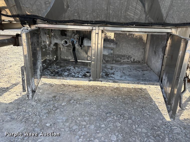 image for item DV4391 1994 Bar-Bel Fabricating Co. pneumatic dry bulk trailer