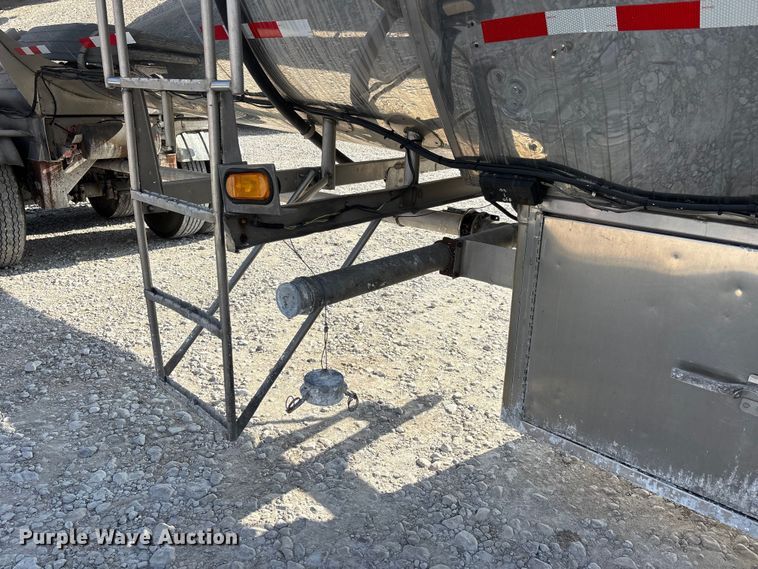 image for item DV4391 1994 Bar-Bel Fabricating Co. pneumatic dry bulk trailer