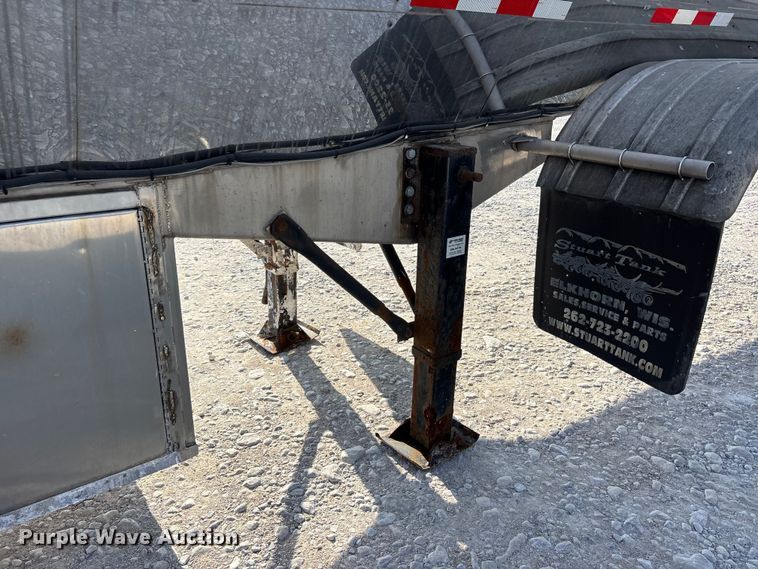 image for item DV4391 1994 Bar-Bel Fabricating Co. pneumatic dry bulk trailer