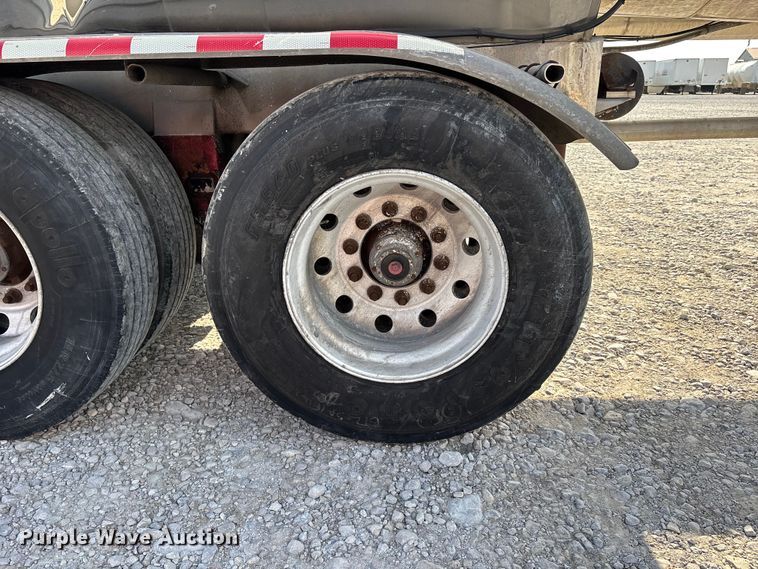image for item DV4391 1994 Bar-Bel Fabricating Co. pneumatic dry bulk trailer