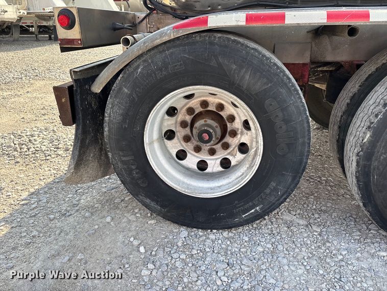 image for item DV4391 1994 Bar-Bel Fabricating Co. pneumatic dry bulk trailer