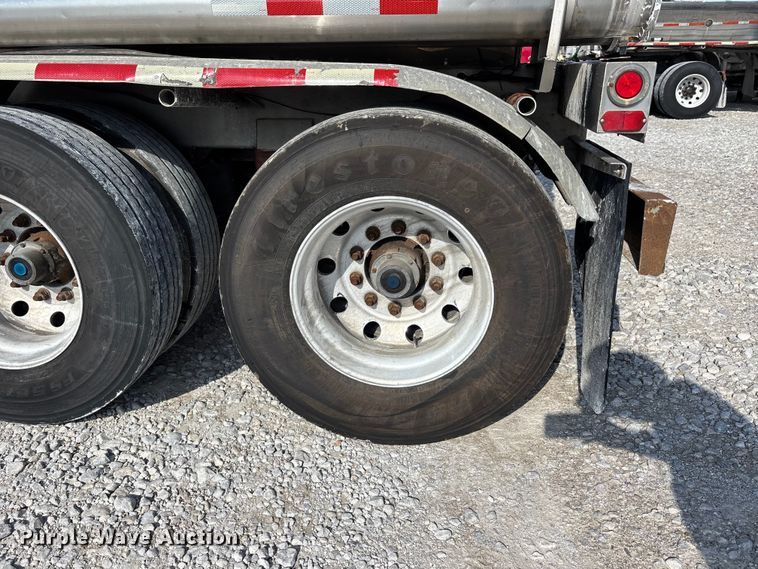 image for item DV4391 1994 Bar-Bel Fabricating Co. pneumatic dry bulk trailer