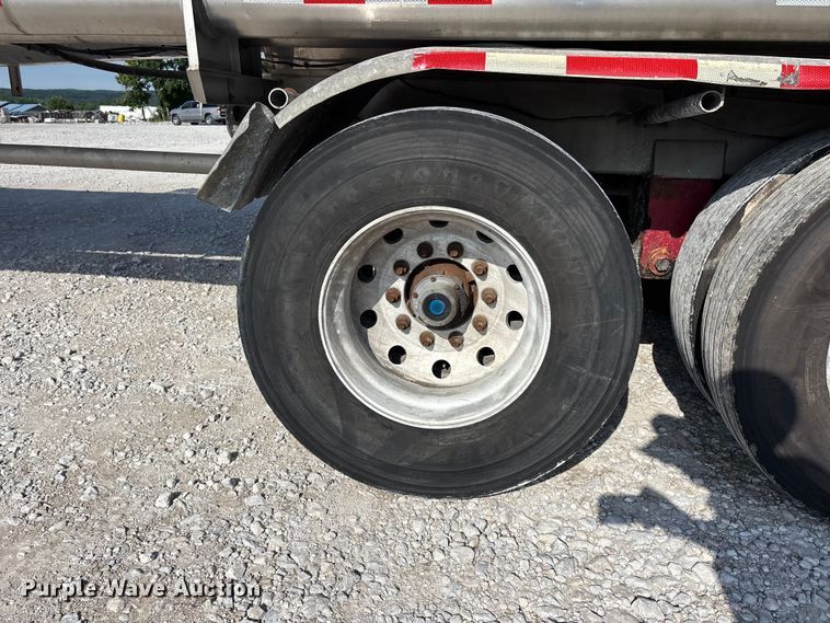 image for item DV4391 1994 Bar-Bel Fabricating Co. pneumatic dry bulk trailer