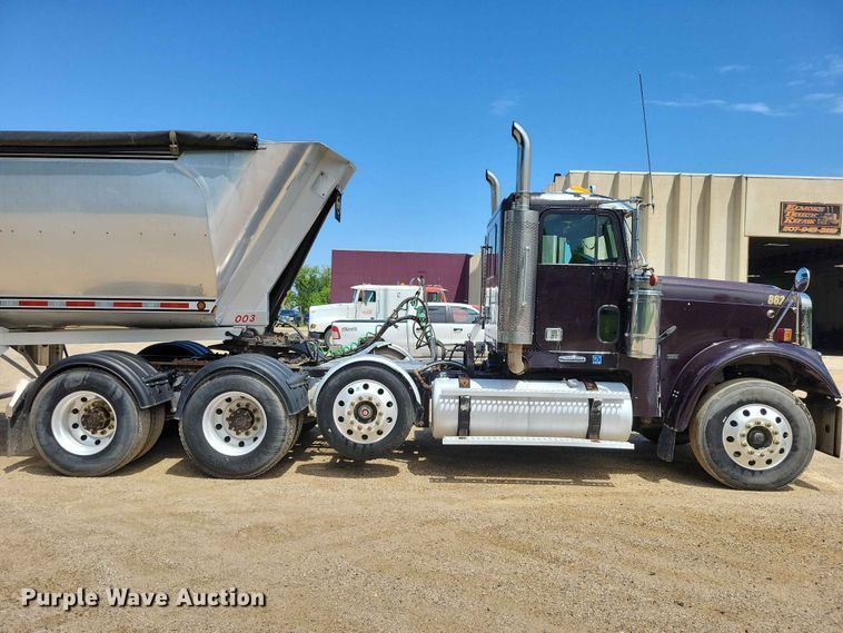 image for item DZ7223 2005 Freightliner  FLD semi truck