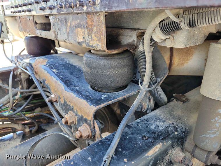 image for item DZ7223 2005 Freightliner  FLD semi truck