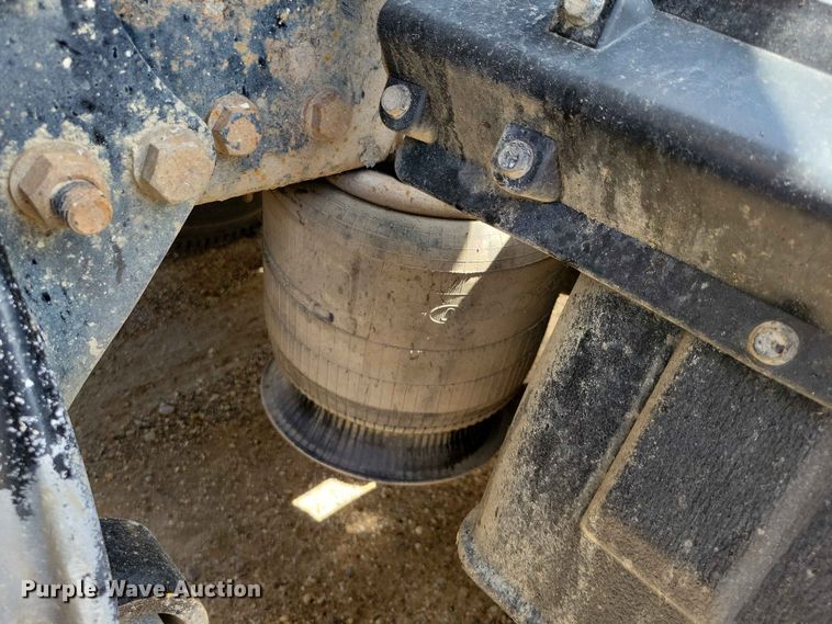 image for item DZ7223 2005 Freightliner  FLD semi truck