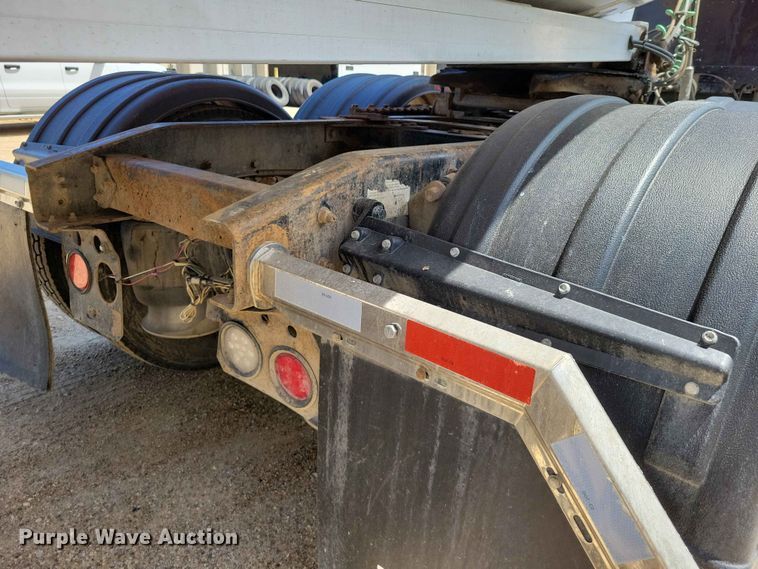 image for item DZ7223 2005 Freightliner  FLD semi truck