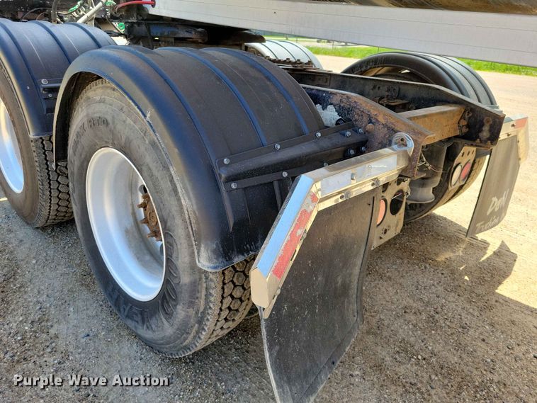 image for item DZ7223 2005 Freightliner  FLD semi truck