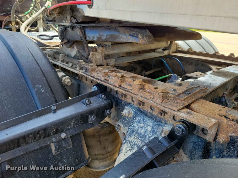 image for item DZ7223 2005 Freightliner  FLD semi truck