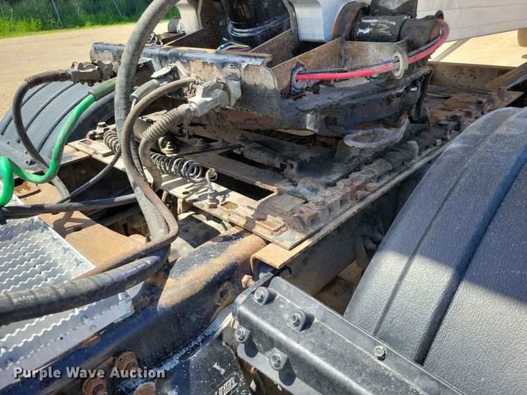 image for item DZ7223 2005 Freightliner  FLD semi truck