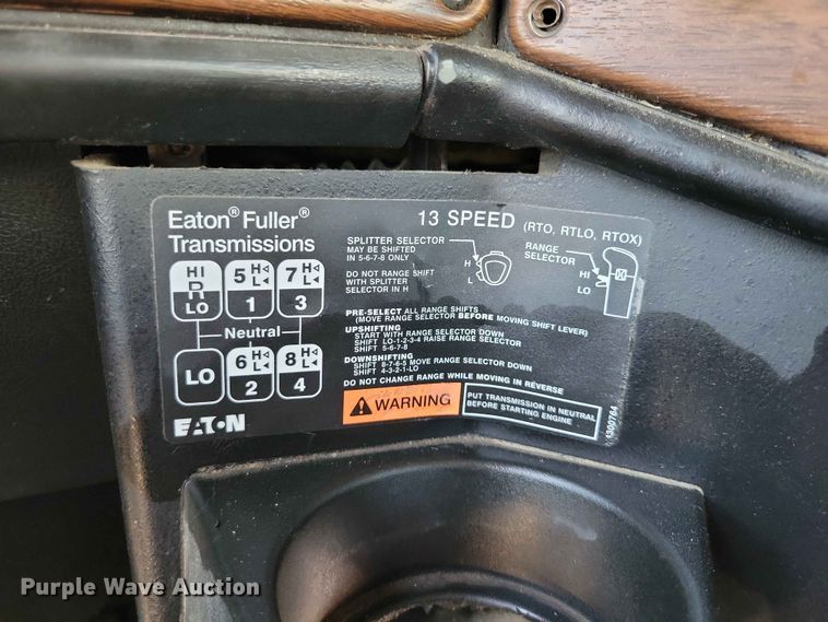image for item DZ7223 2005 Freightliner  FLD semi truck