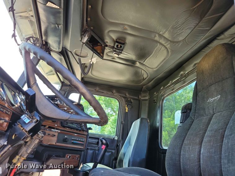 image for item DZ7223 2005 Freightliner  FLD semi truck