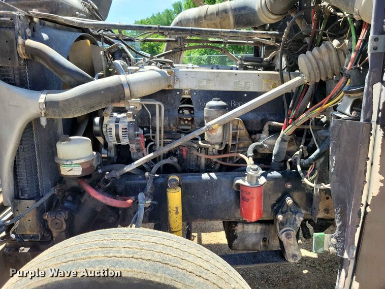 image for item DZ7223 2005 Freightliner  FLD semi truck