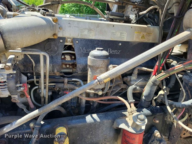 image for item DZ7223 2005 Freightliner  FLD semi truck