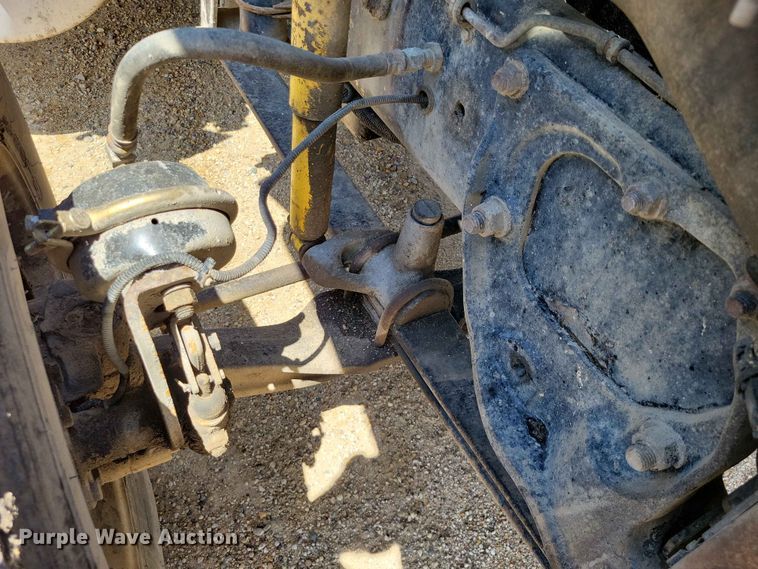 image for item DZ7223 2005 Freightliner  FLD semi truck