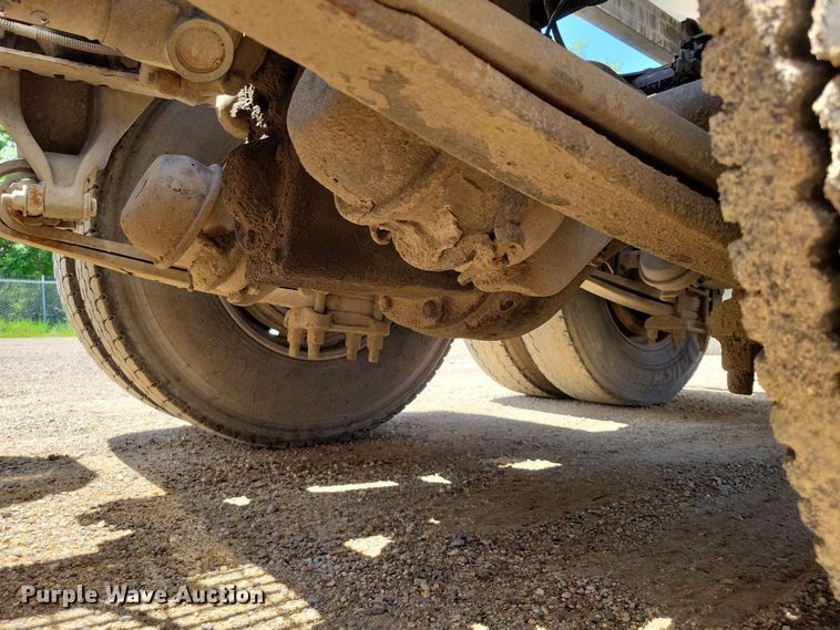 image for item DZ7223 2005 Freightliner  FLD semi truck