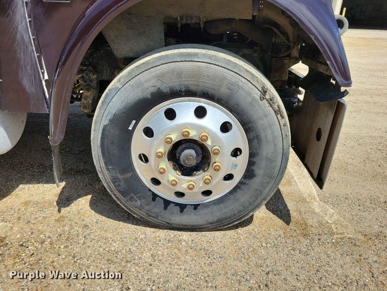 image for item DZ7223 2005 Freightliner  FLD semi truck