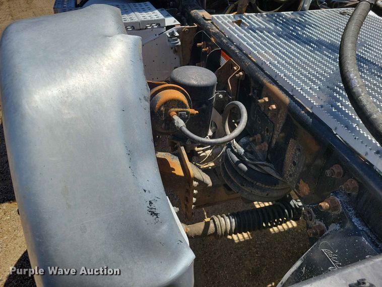 image for item DZ7223 2005 Freightliner  FLD semi truck