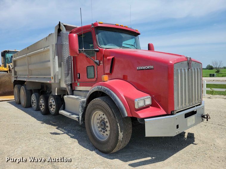 image for item DZ7270 2014 Kenworth T800 dump truck