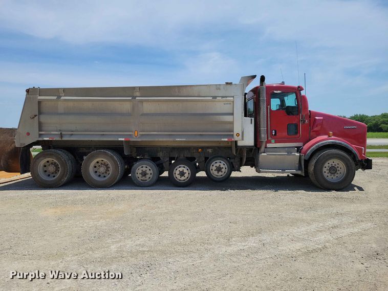 image for item DZ7270 2014 Kenworth T800 dump truck