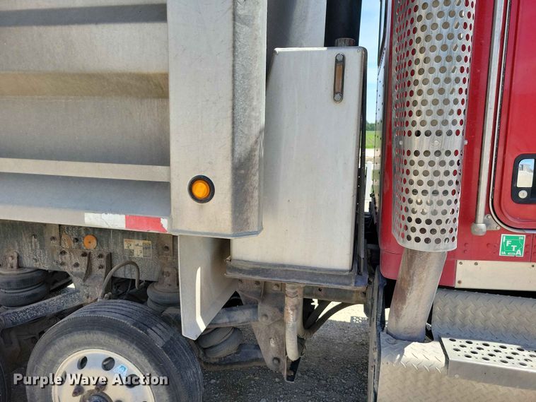 image for item DZ7270 2014 Kenworth T800 dump truck