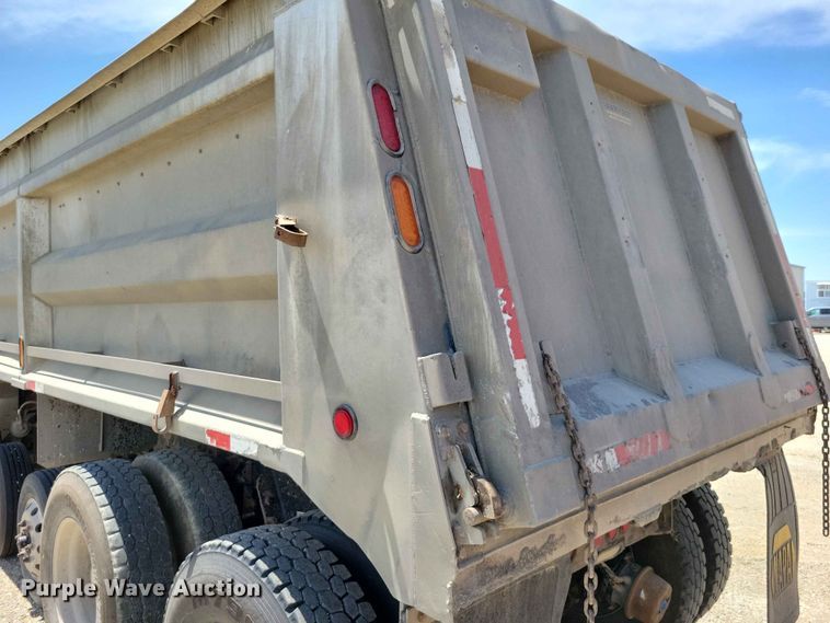 image for item DZ7270 2014 Kenworth T800 dump truck