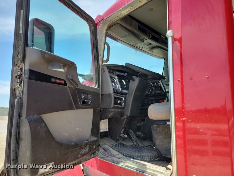 image for item DZ7270 2014 Kenworth T800 dump truck