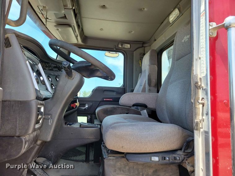 image for item DZ7270 2014 Kenworth T800 dump truck