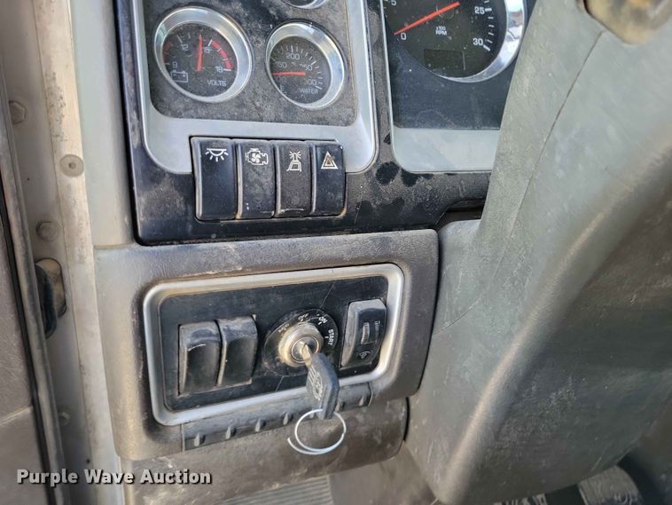 image for item DZ7270 2014 Kenworth T800 dump truck