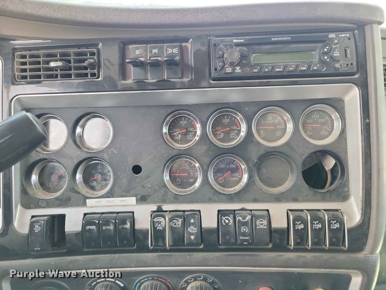 image for item DZ7270 2014 Kenworth T800 dump truck