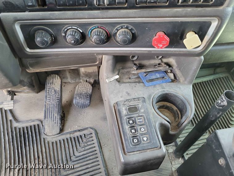 image for item DZ7270 2014 Kenworth T800 dump truck