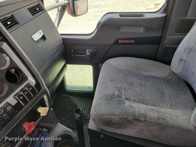 image for item DZ7270 2014 Kenworth T800 dump truck