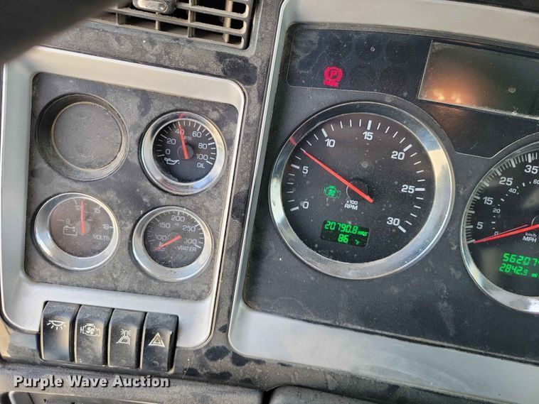 image for item DZ7270 2014 Kenworth T800 dump truck