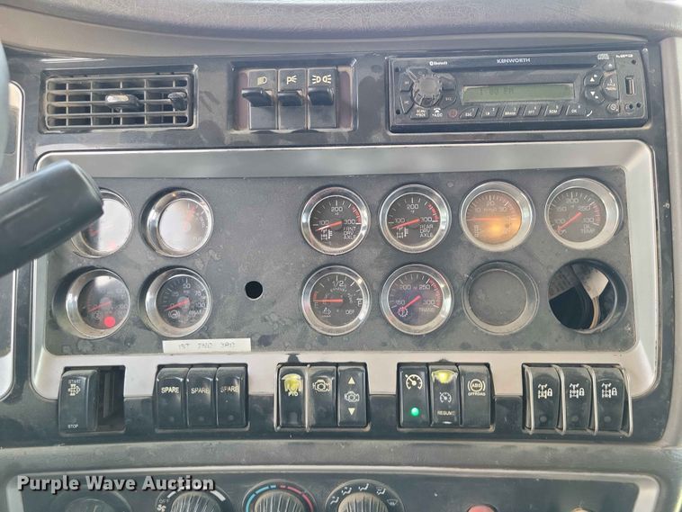 image for item DZ7270 2014 Kenworth T800 dump truck