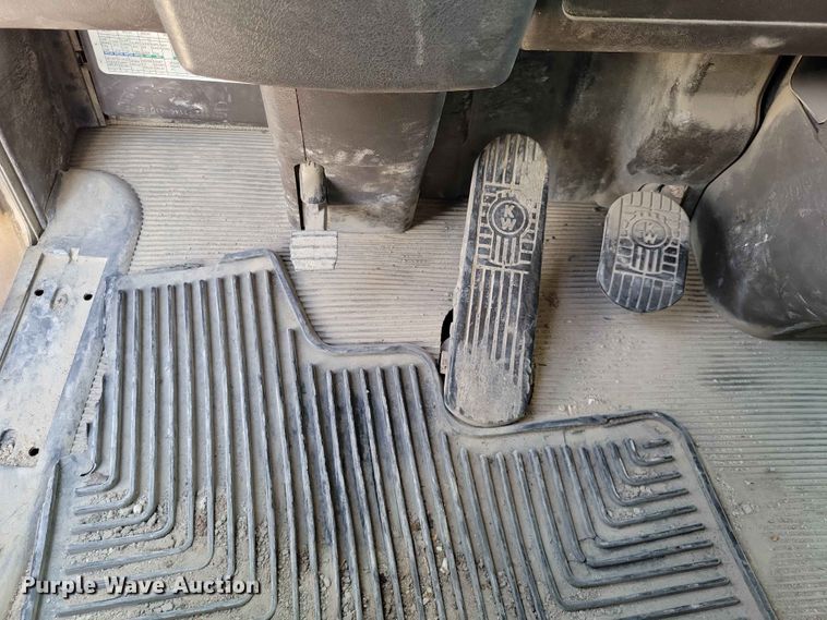 image for item DZ7270 2014 Kenworth T800 dump truck