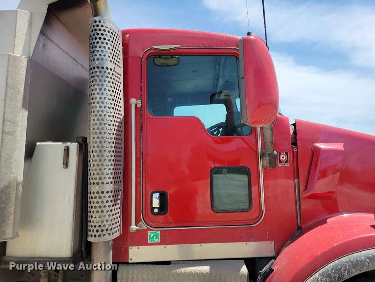 image for item DZ7270 2014 Kenworth T800 dump truck
