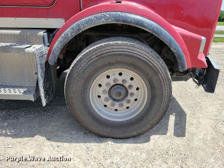 image for item DZ7270 2014 Kenworth T800 dump truck