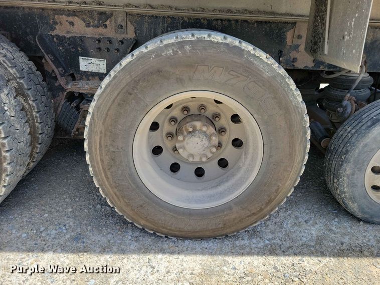image for item DZ7270 2014 Kenworth T800 dump truck