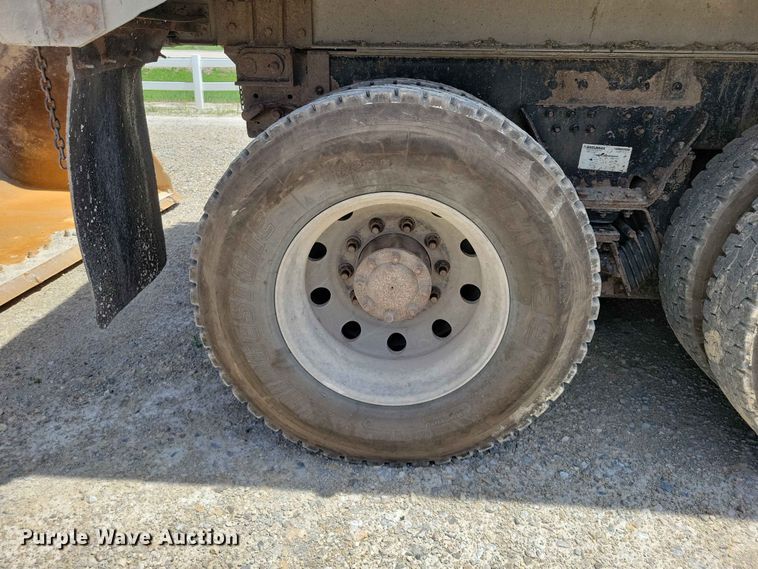 image for item DZ7270 2014 Kenworth T800 dump truck