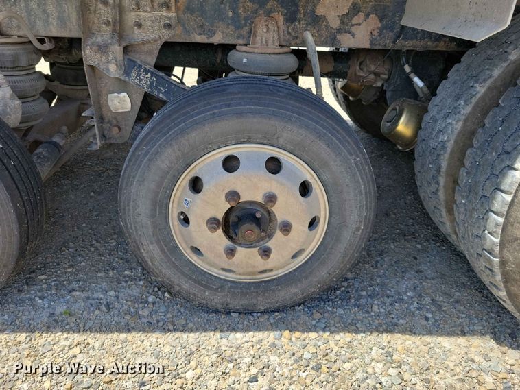 image for item DZ7270 2014 Kenworth T800 dump truck