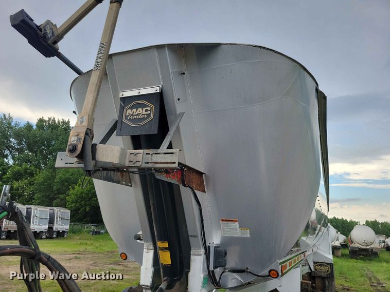 image for item EA2375 2015 Mac  end dump trailer