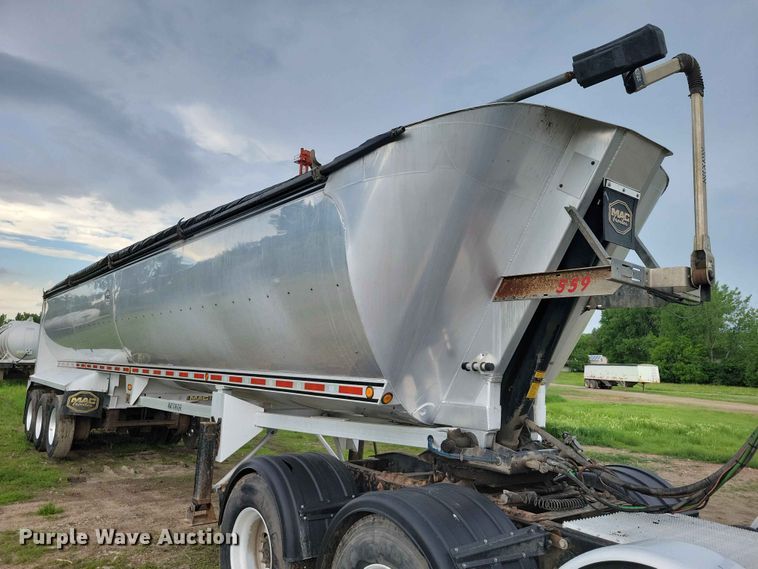 image for item EA2375 2015 Mac  end dump trailer
