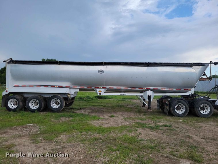 image for item EA2375 2015 Mac  end dump trailer